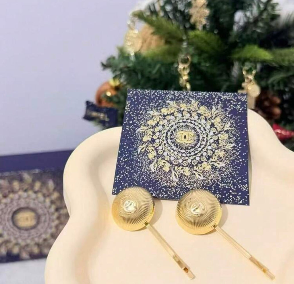 CHANEL Gold Round Hair Clip – Y2K Edition