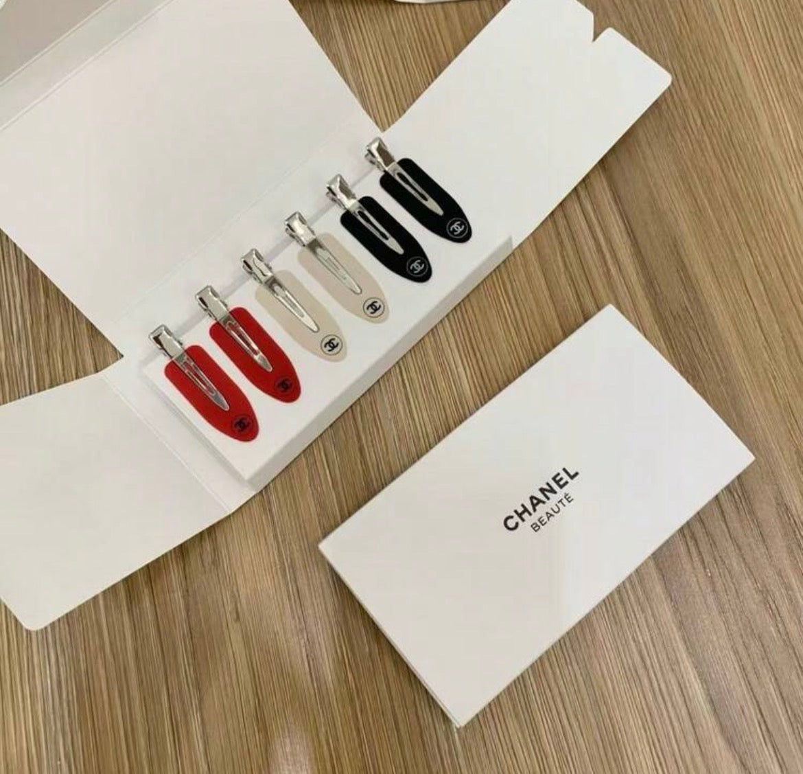 CHANEL BEAUTÉ 3-Piece Metal Hair Clip Set